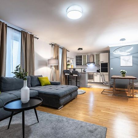 Live Centrally In A Spacious And Modern Apartment In Bécs Kültér fotó