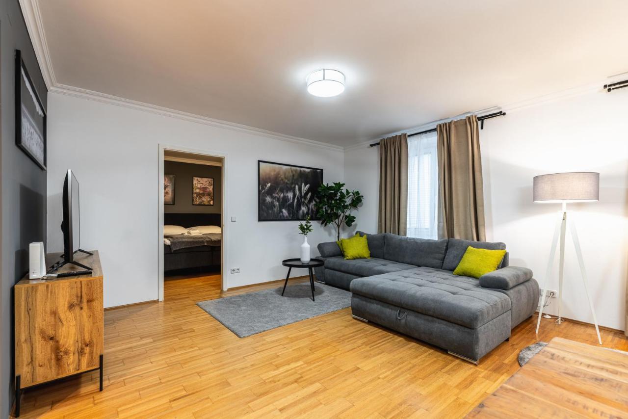 Live Centrally In A Spacious And Modern Apartment In Bécs Kültér fotó