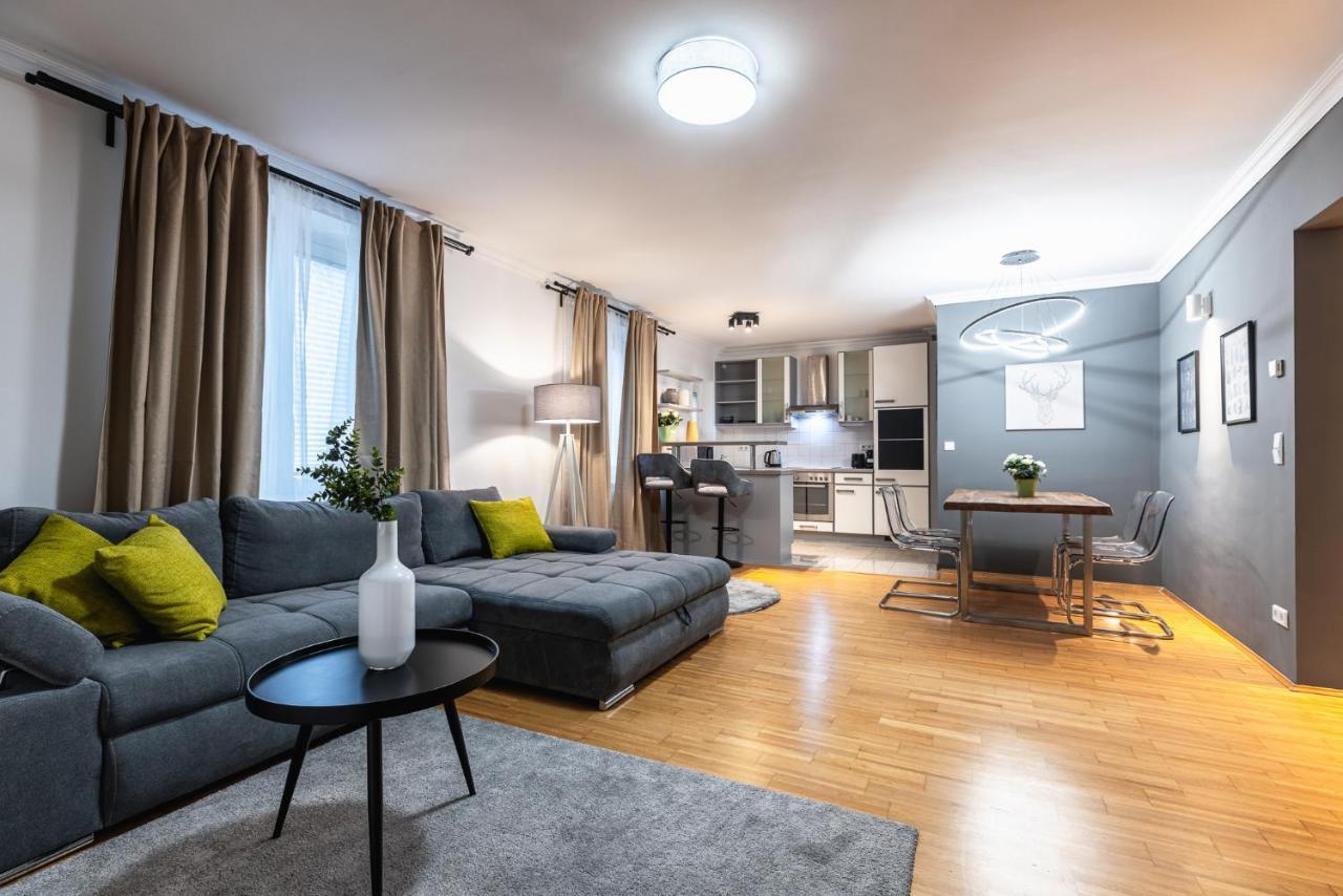Live Centrally In A Spacious And Modern Apartment In Bécs Kültér fotó