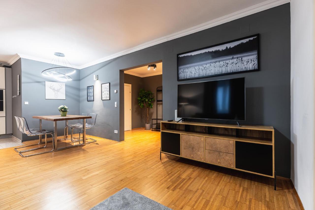 Live Centrally In A Spacious And Modern Apartment In Bécs Kültér fotó