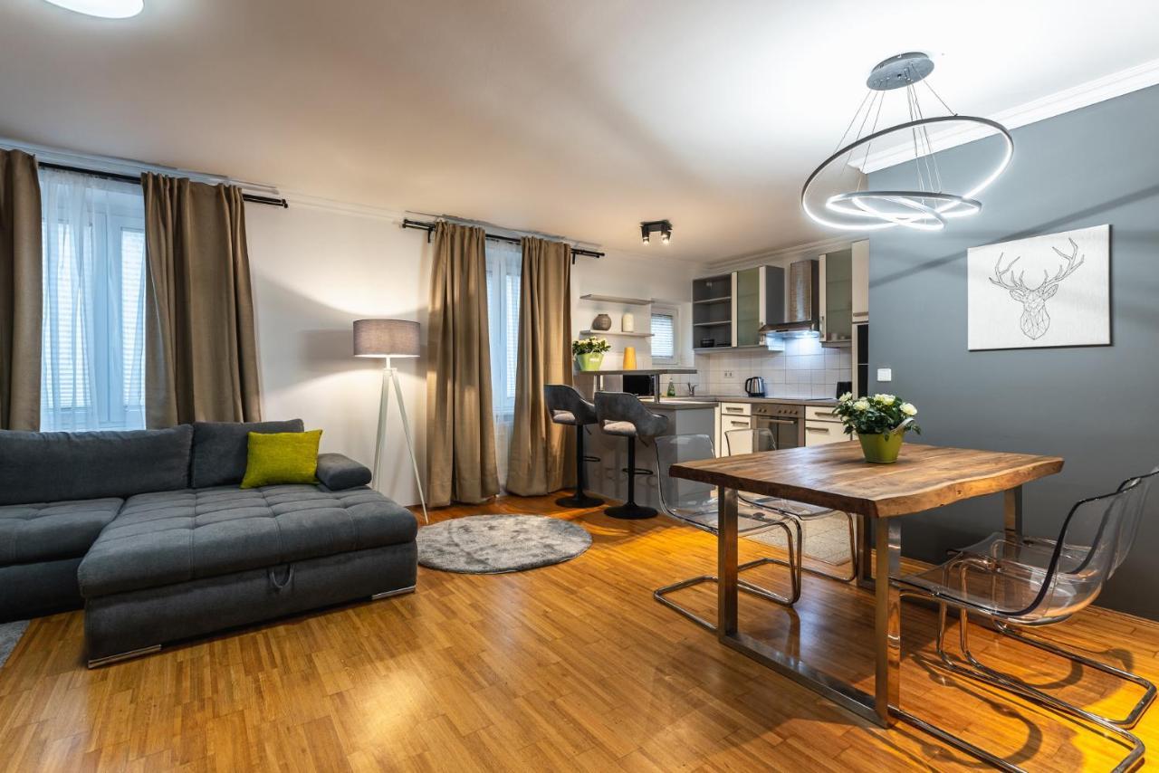 Live Centrally In A Spacious And Modern Apartment In Bécs Kültér fotó
