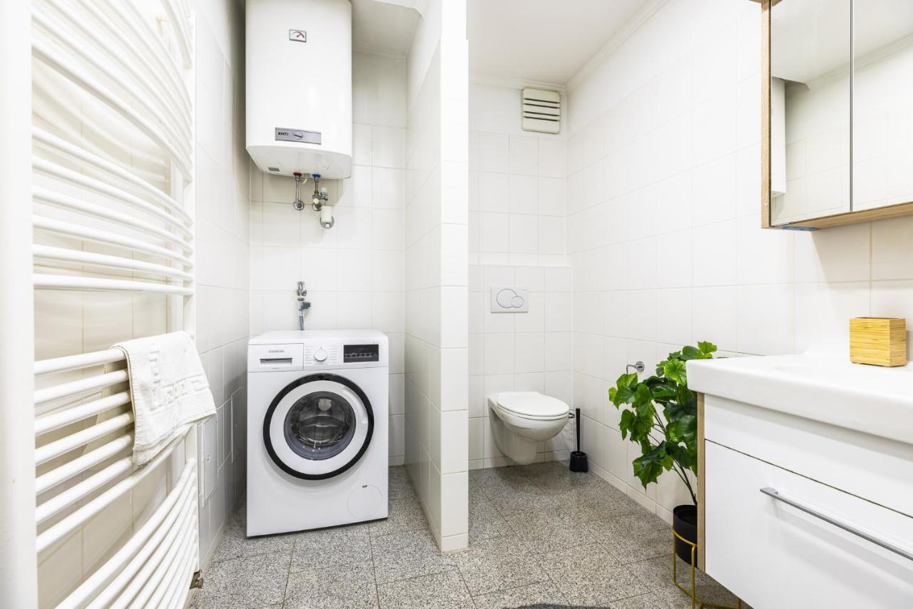 Live Centrally In A Spacious And Modern Apartment In Bécs Kültér fotó
